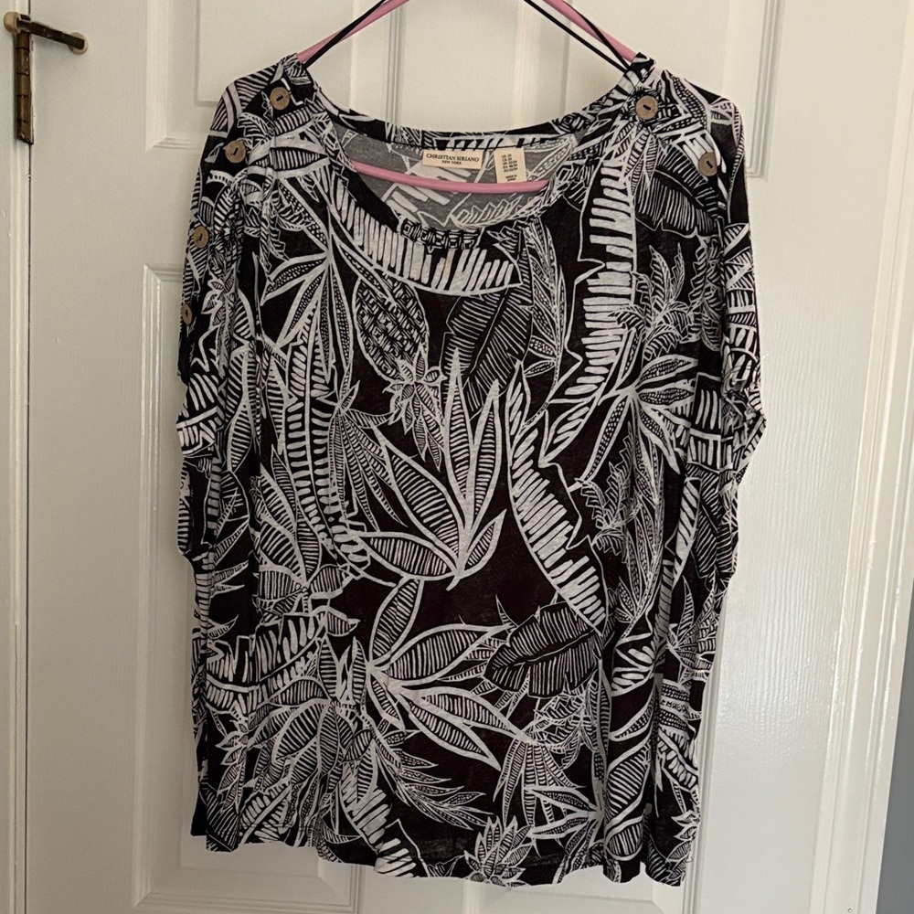 Black and White Leaf Print Women's top and pant set!